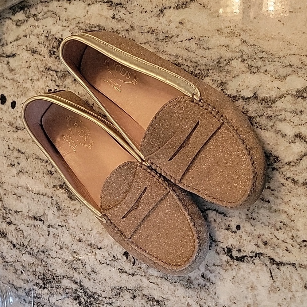 Tod's Gommini driving loafer shoe